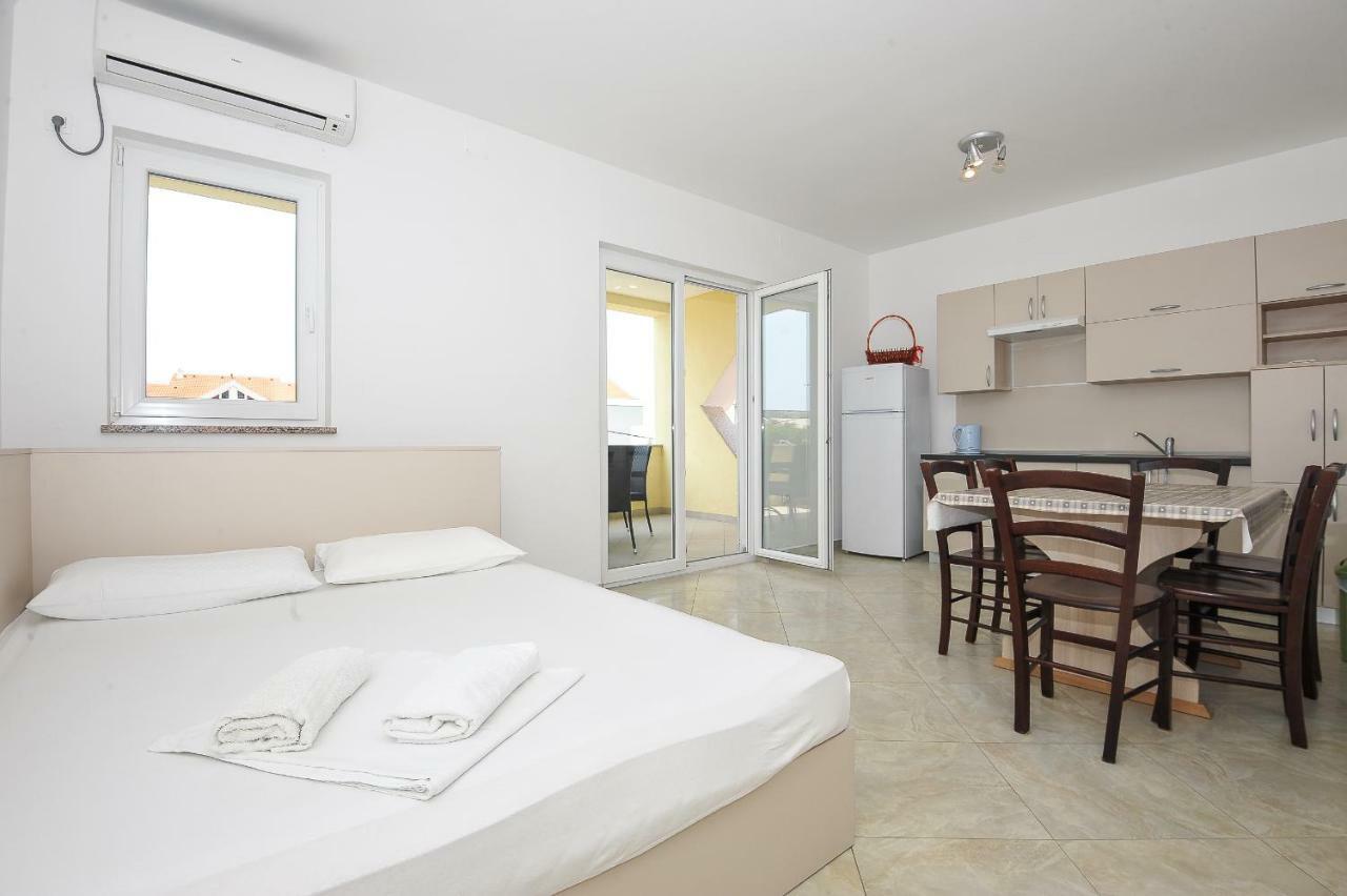 Apartmani Vrtlici Zdenka Stara Novalja Exterior foto